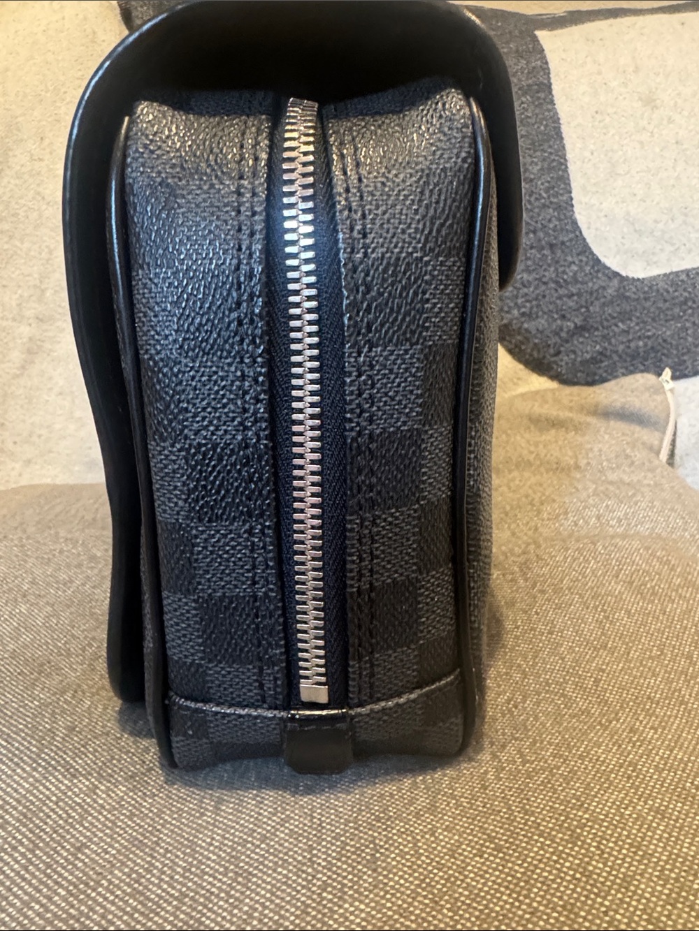 Louis Vuitton Damier Graphite Hanging Toiletry Kit - Picture 9 of 11